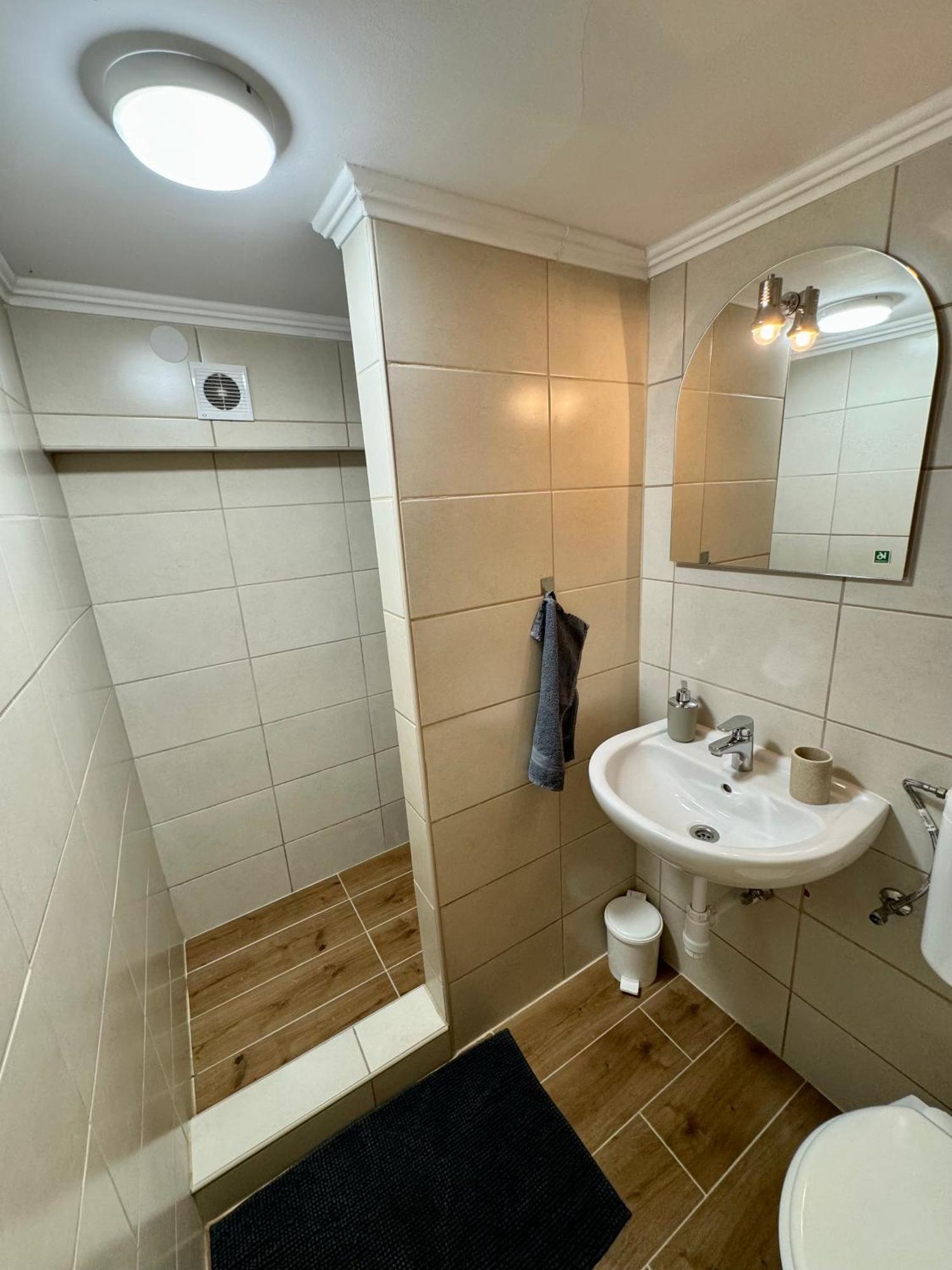Apartment Fejedelem Vendeghaz *